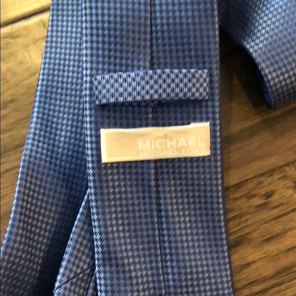 Michael Kors Tie - Picture 4 of 5